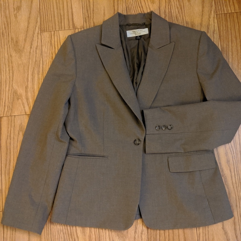 Tahari Blazer